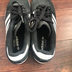Adidas sneakers. Like new, barley worn! US size 6